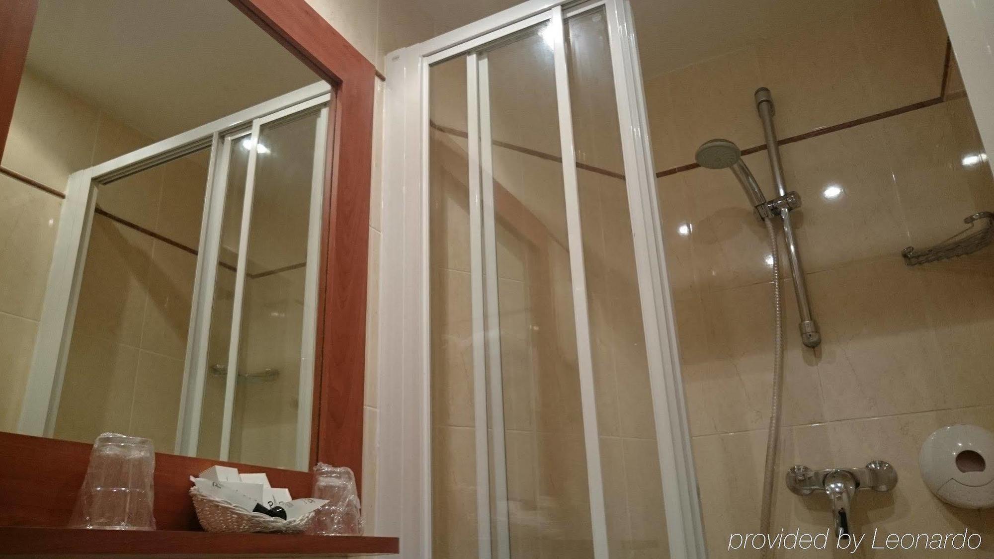 Hotel De Geneve Париж Екстериор снимка